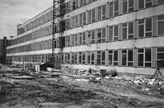 Výstavba školy na Golianovej ulici. Jar-leto 1994.